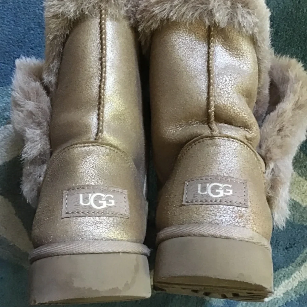 Women’s Ugg’s size 6 - Picture 6 of 6